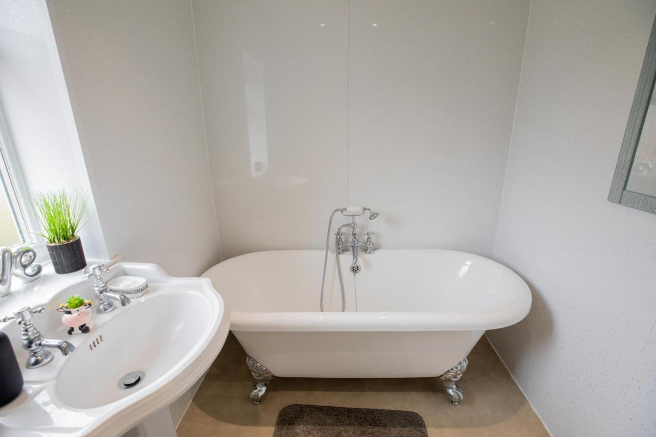 Og Stays Ii- 3Bedroom House Near Nissan & Stadium, Free Parking サンダーランド エクステリア 写真