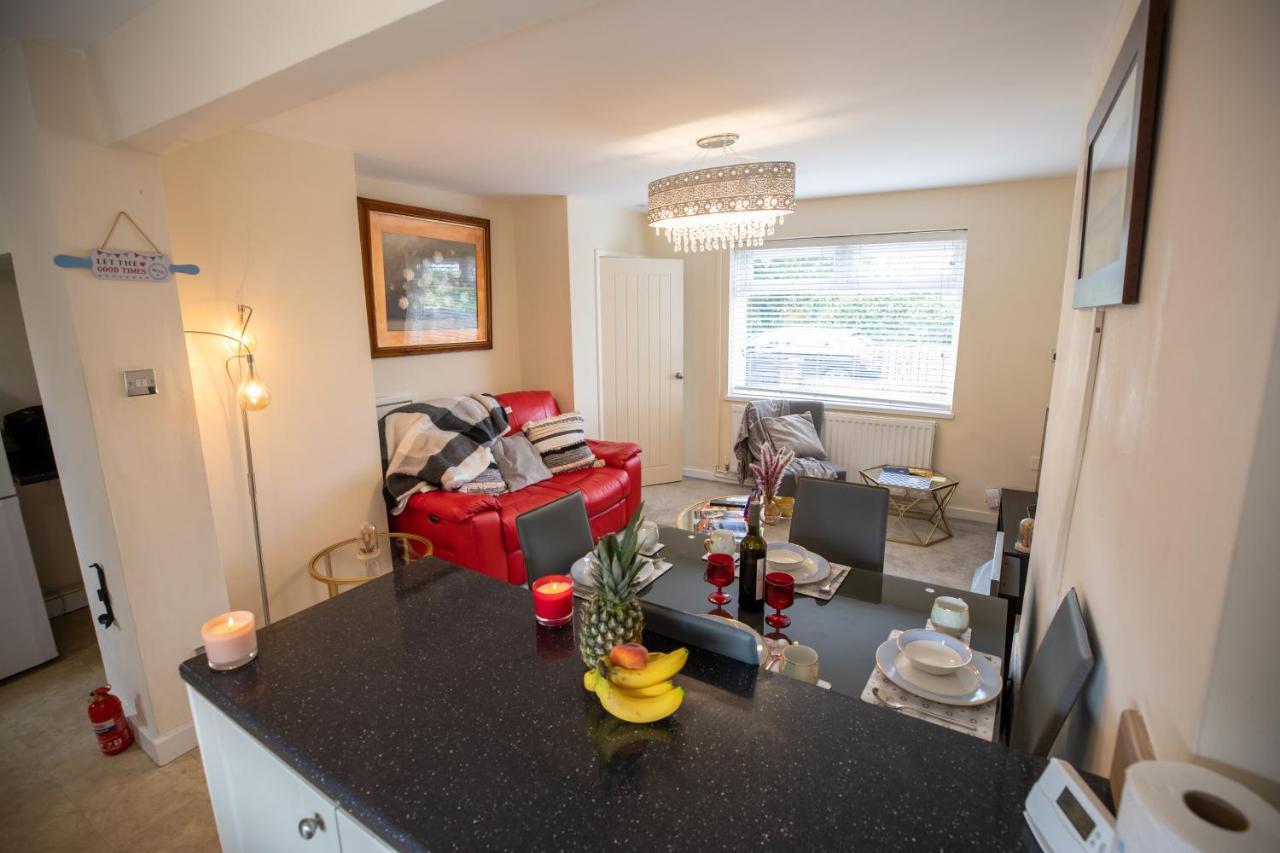Og Stays Ii- 3Bedroom House Near Nissan & Stadium, Free Parking サンダーランド エクステリア 写真